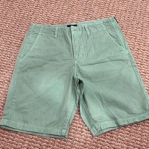 American Eagle Classic Men’s Shorts. Size 32. Green.